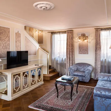 باليوني لونا - الرائدة في العالم فندق 5*