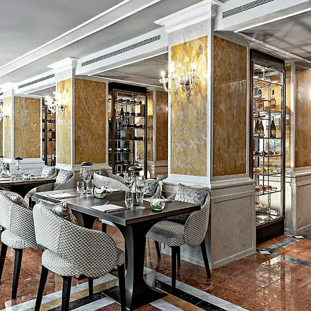 Baglioni Luna - The Leading Of The World